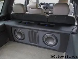 Localizações de Caixas de Subwoofer — Encontrar Espaço Para os Graves