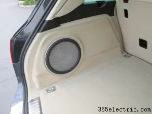 Localizações de Caixas de Subwoofer — Encontrar Espaço Para os Graves
